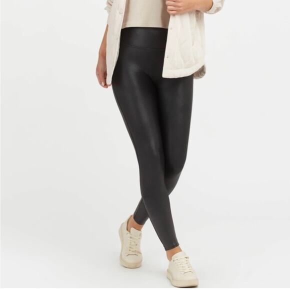 Spanx Faux Leather Matte Leggings Size Large - Picture 1 of 6